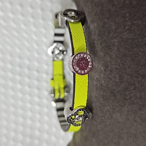 HENRI BENDEL NEON GREEN LEATHER & STUD BRACLET - Picture 8 of 8